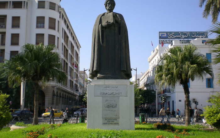 ibn Khaldun storia sociologia, muqaddima, statua a tunisi