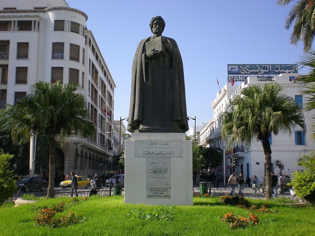 ibn Khaldun storia sociologia, muqaddima, statua a tunisi